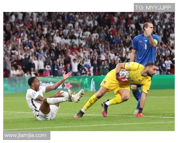 足球明星中的孤独战士如何在团队中闪耀光芒