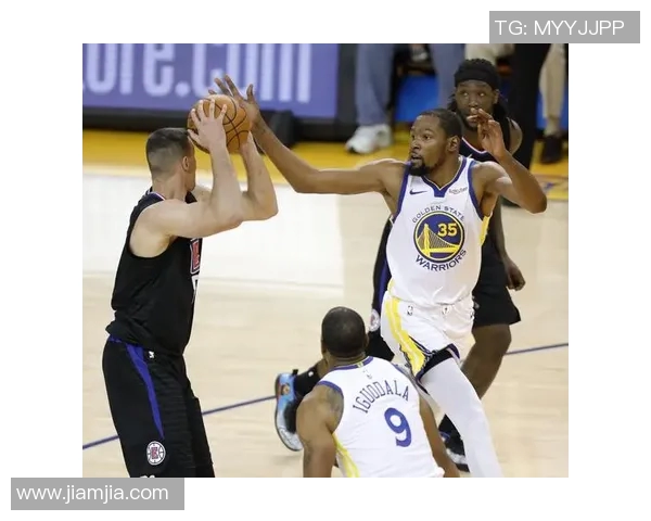 2015年NBA快船与勇士的经典对决回顾与精彩瞬间分析